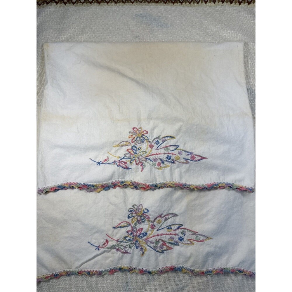 Embroidered Floral Pillowcase Set 2 Crochet Scalloped Edges Vintage Read